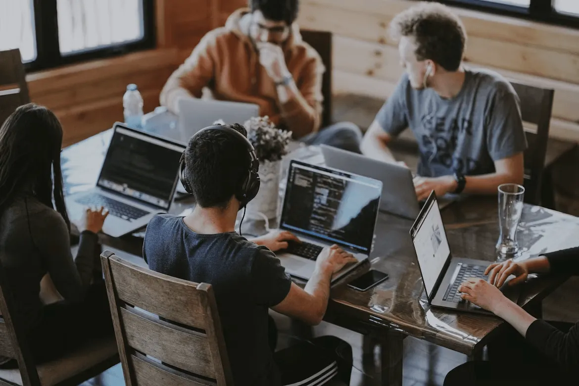 Career Culture Itu Bukan Cuma Soal Kerjaan!
Gen Z Punya Cara Sendiri Buat Growth
